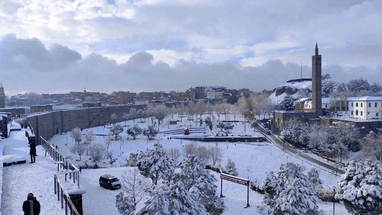 meteorolojiden-diyarbakir-ve-cevresi-icin-kuvvetli-kar-uyarisi.webp