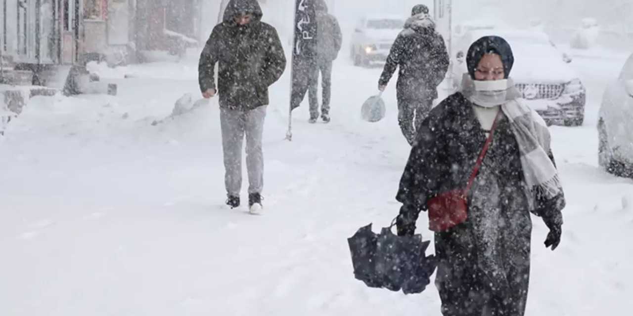 istanbulda-lapa-lapa-kar-yagisinin-tarih-ve-saatini-acikladi-5.jpg