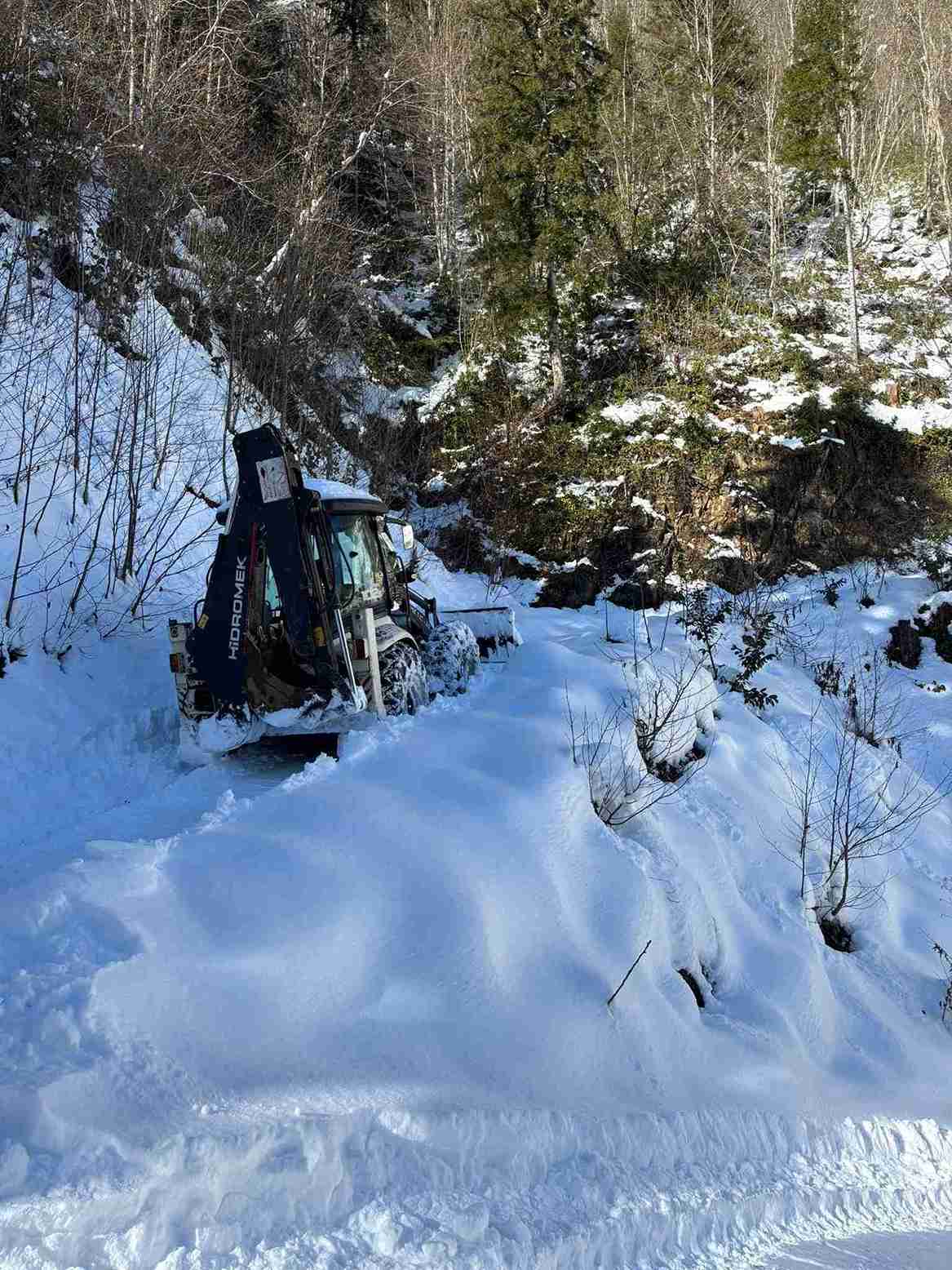 3-ilde-kar-seferberligi-99-koy-yolu-ulasima-kapandi-1.jpg