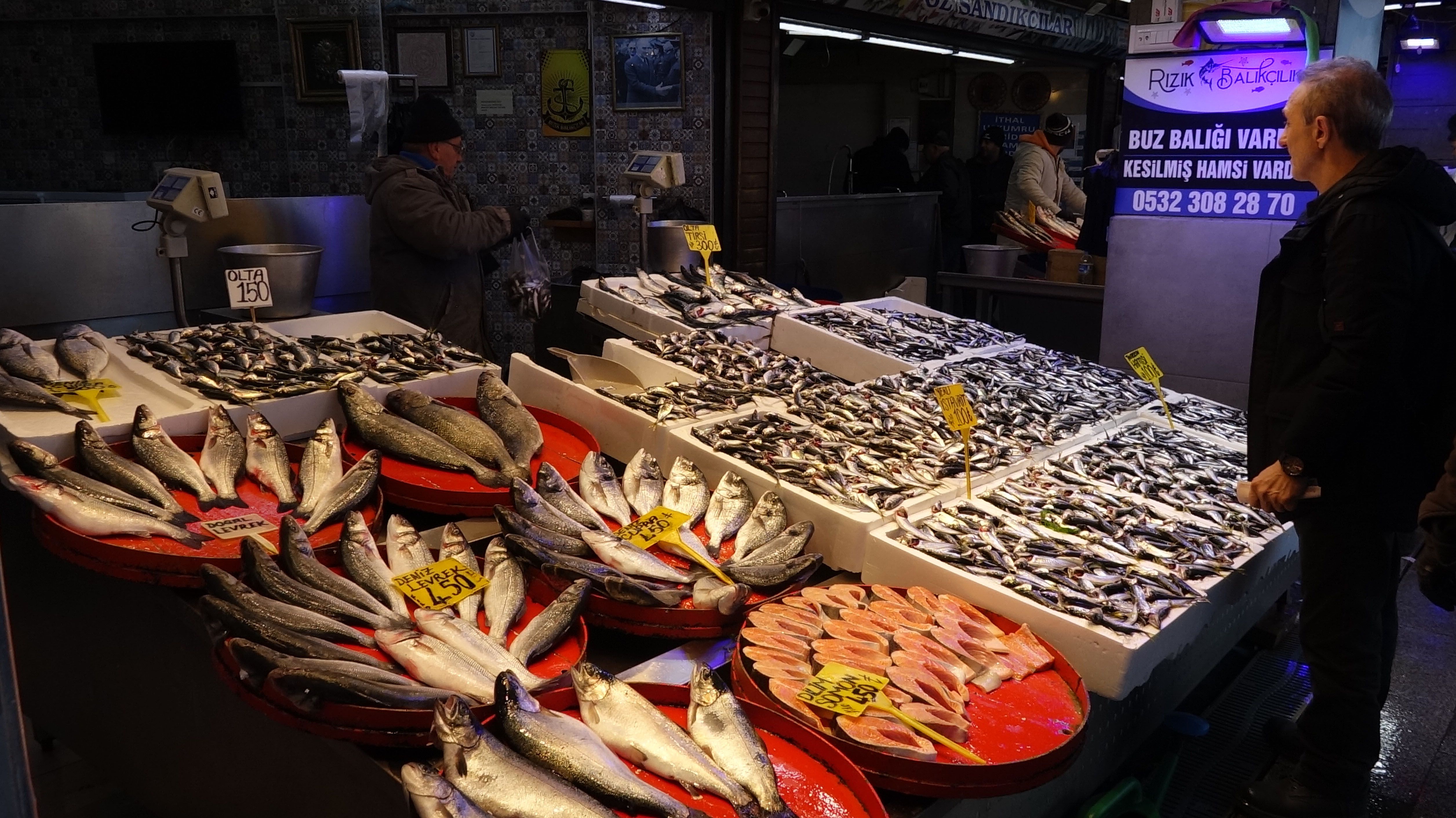 trabzonda-balik-alarmi-tezgahlarda-hamsi-yok-5.jpg