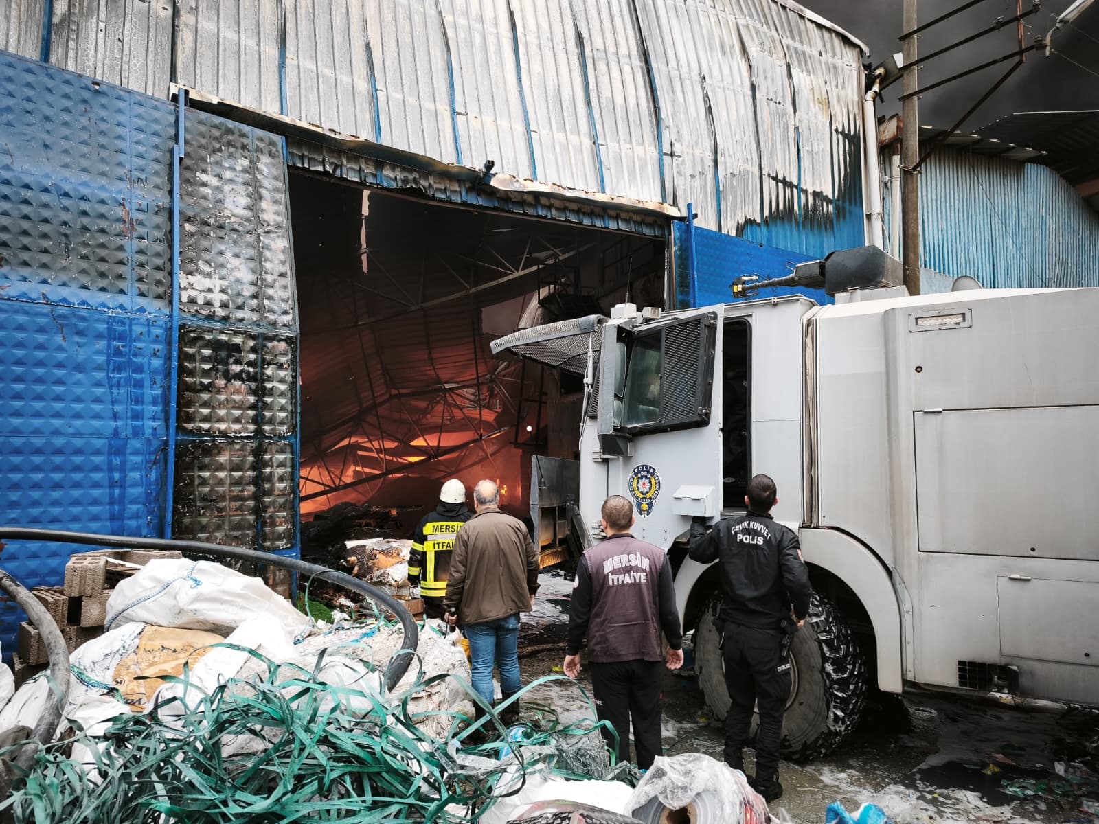 mersinde-geri-donusum-tesisinde-yangin-1110436-329619.jpg