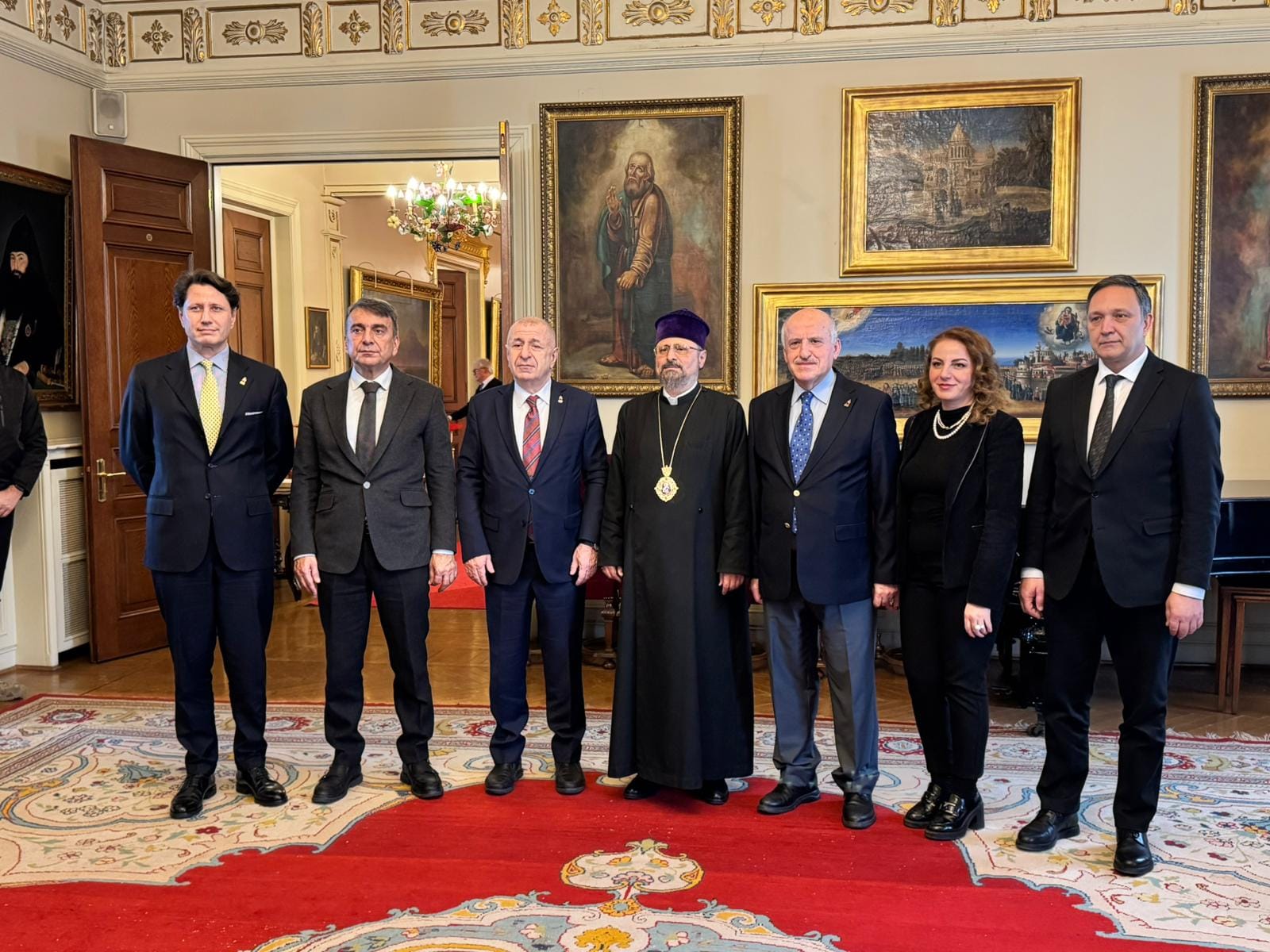 aa-20260113-40241283-40241281-zafer-partisi-genel-baskani-ozdag-turkiye-ermenileri-patrikhanesini-ziyaret-etti.jpg