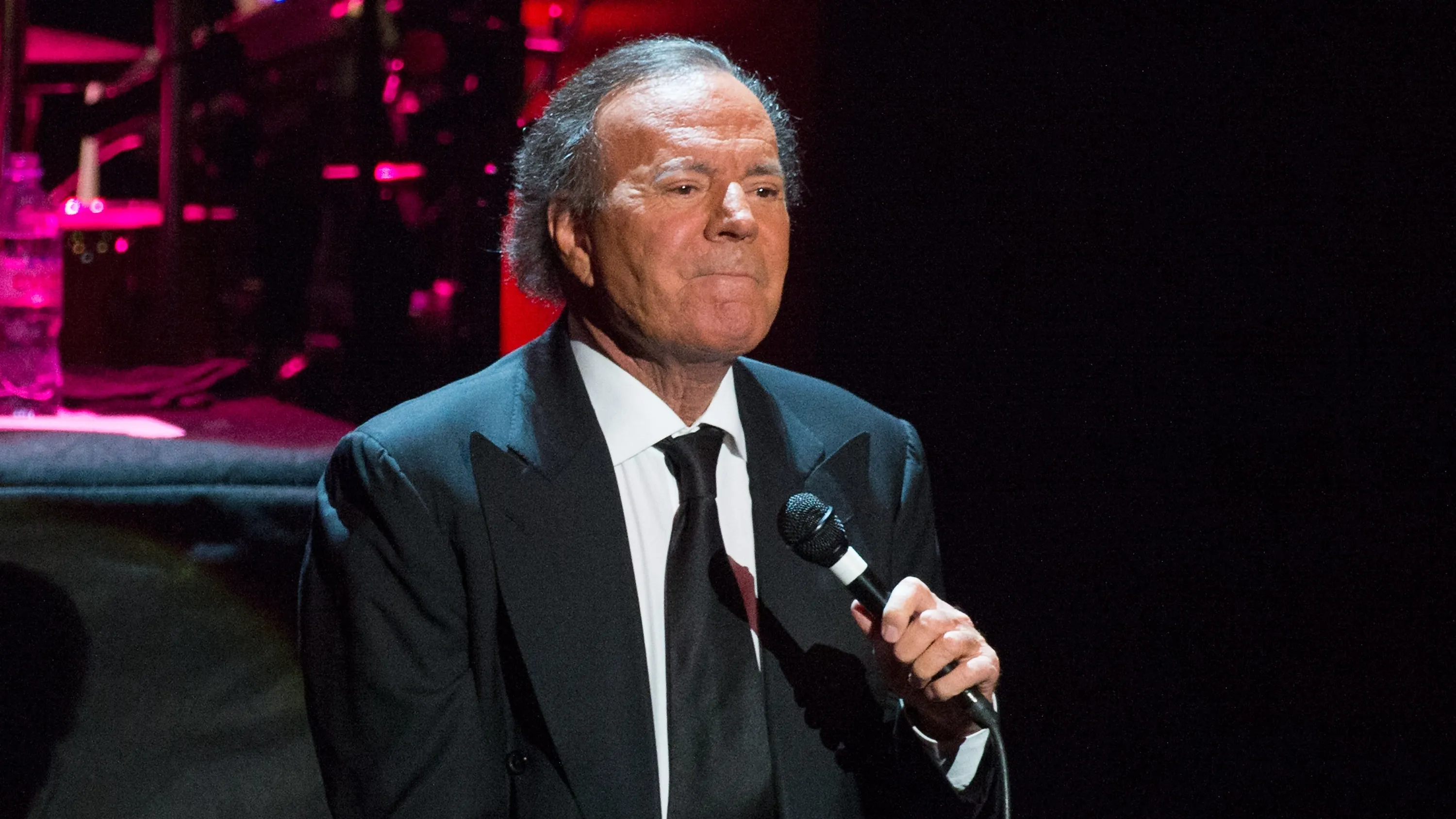 julio-iglesias.webp