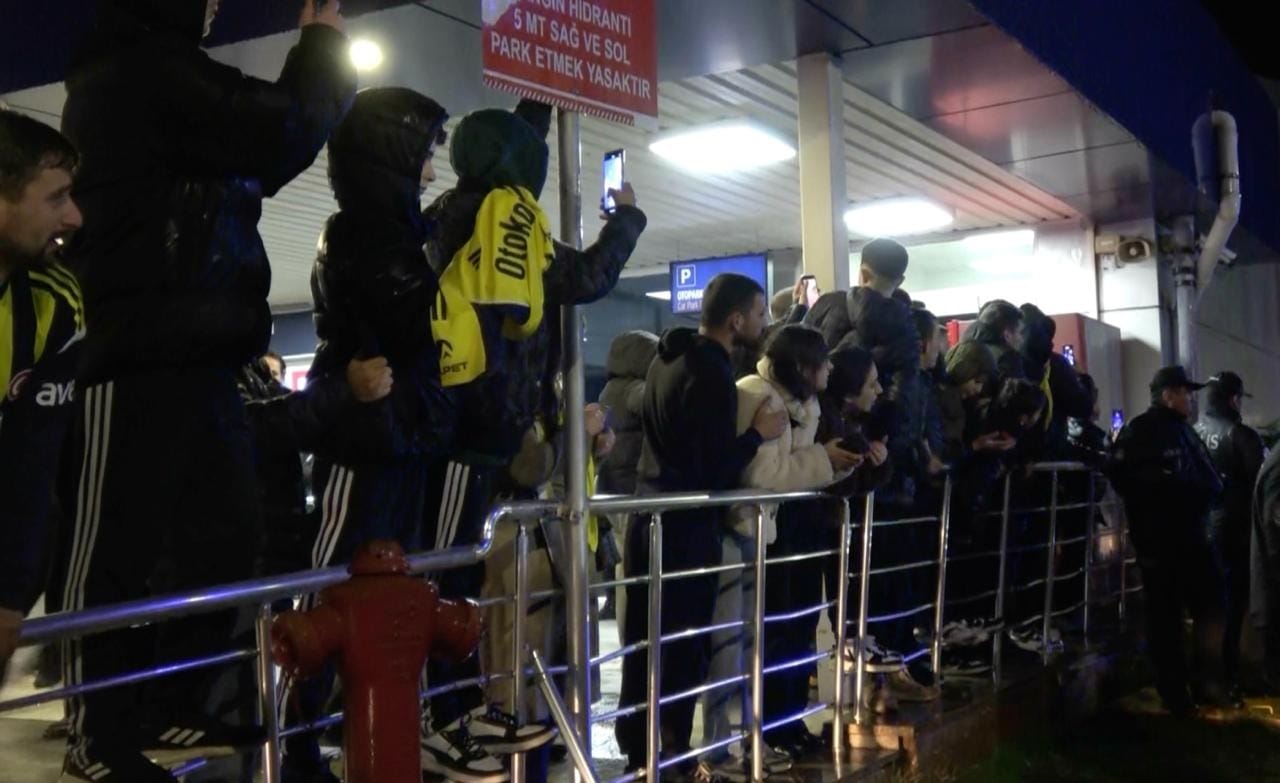 fenerbahce-antalyaya-geldi-1121484-332837.jpg