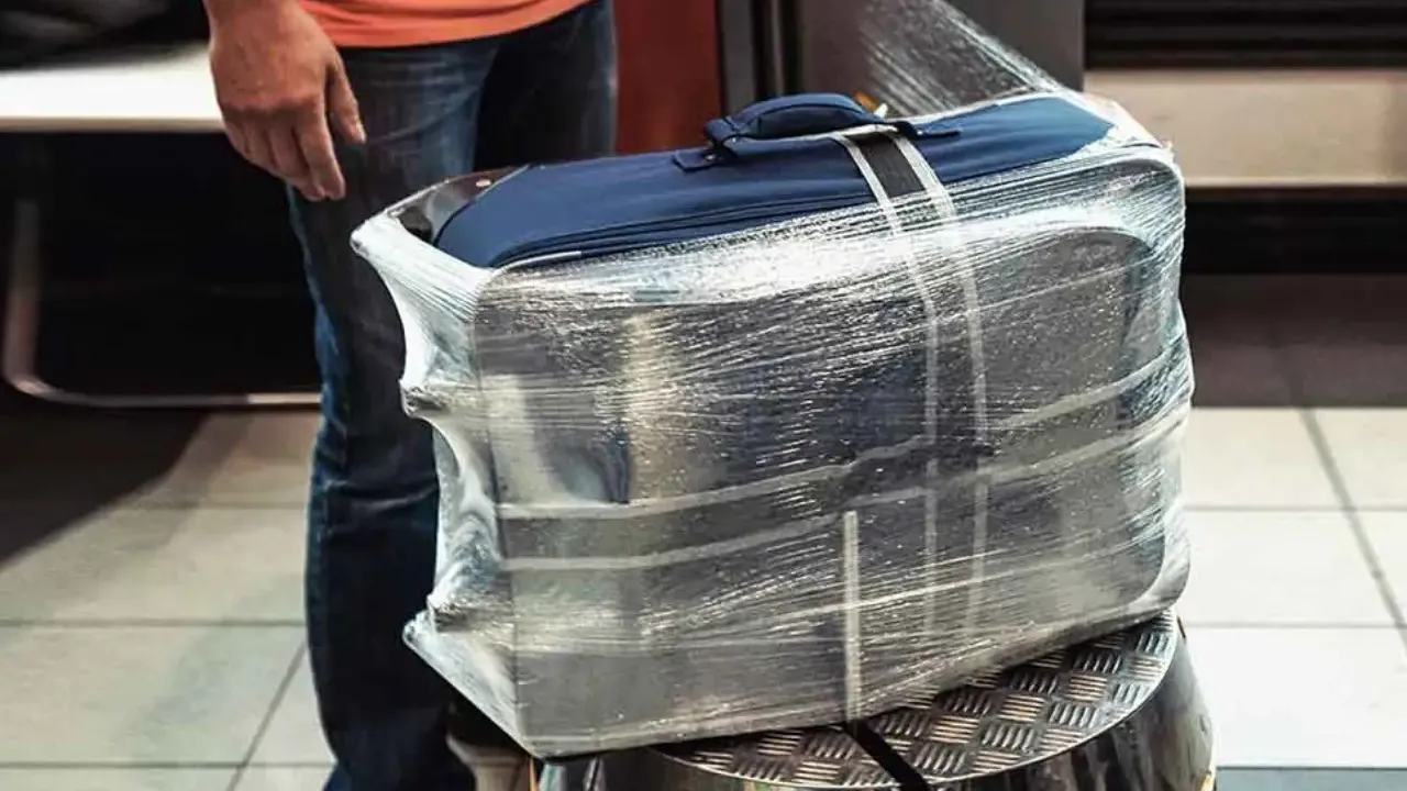 havalimanlarinda-yeni-donem-basladi-strecle-valiz-kaplamaya-yasak-geliyor-1.webp
