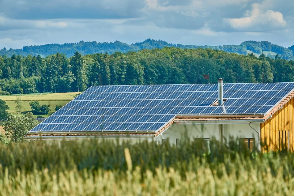 rooftop-solar-barn.webp