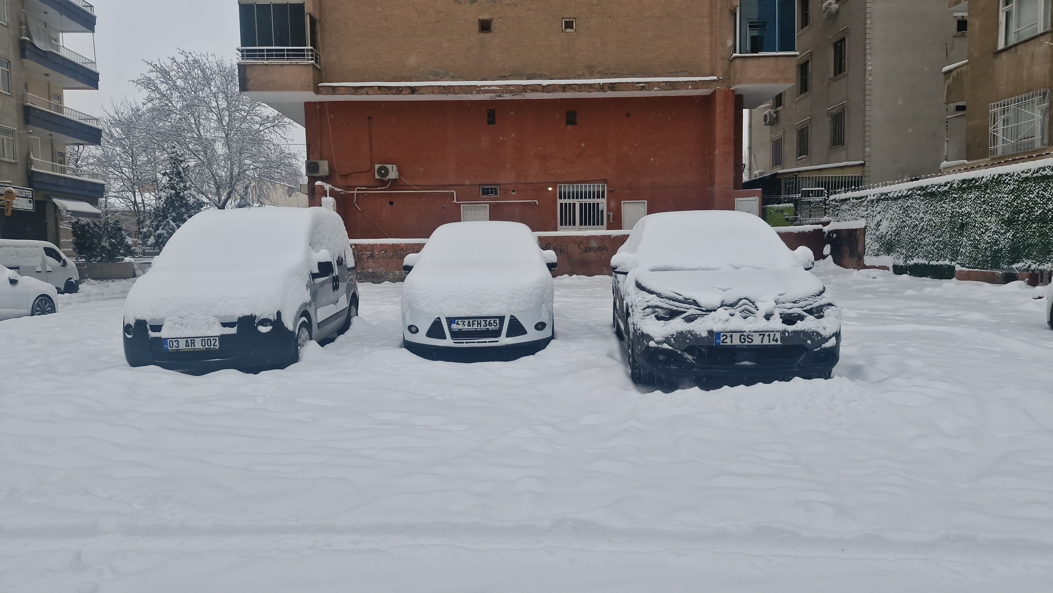 diyarbakirda-kar-yagisi-bazi-ucak-sefe-1130079-335547.jpg