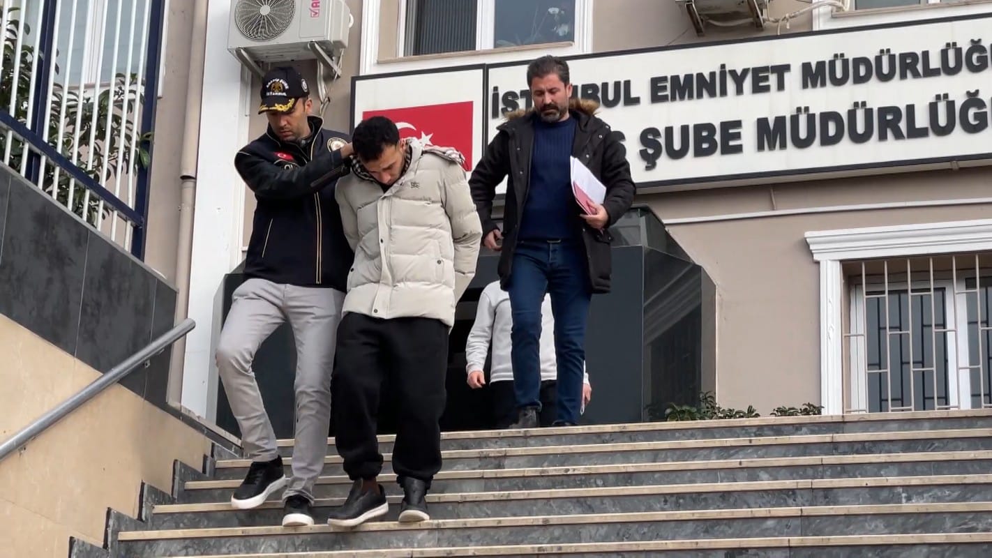 istanbul-fatihte-caldiklari-cep-telefon-1139501-338356.jpg