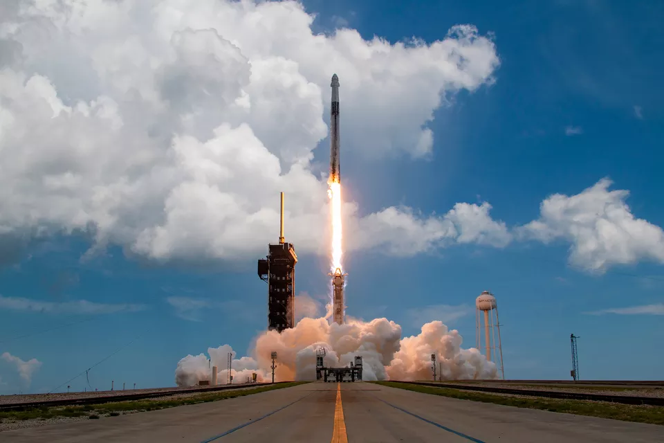 spacex-falcon.webp