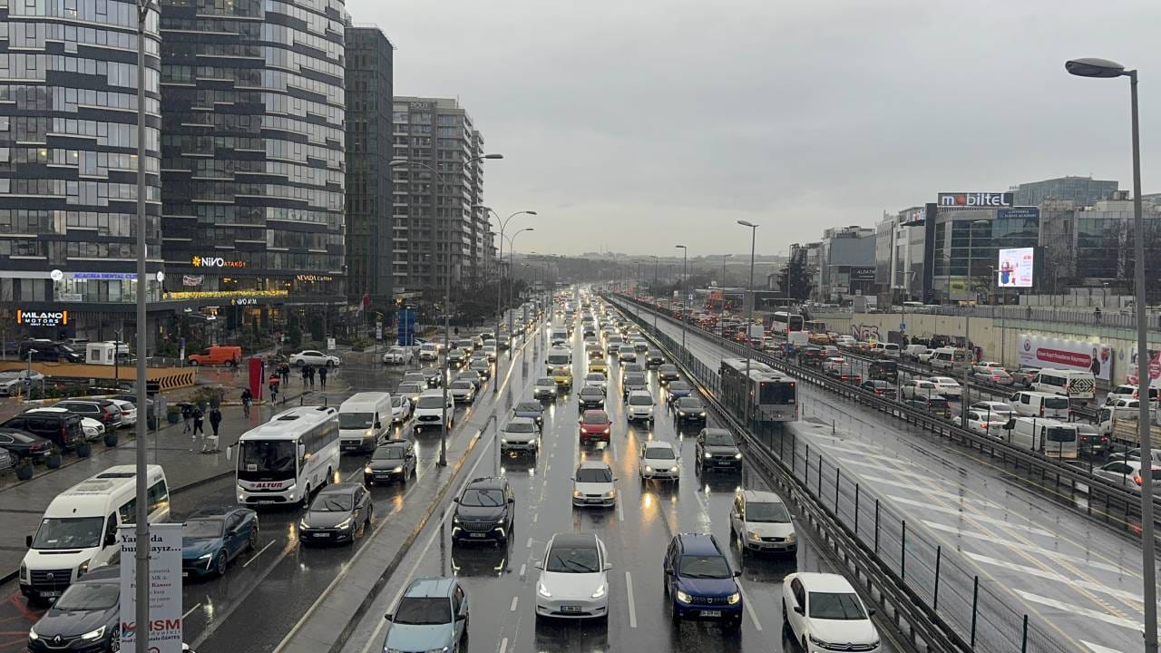 aa-20260213-40546264-40546261-istanbulda-trafik-yogunlugu-yuzde-89a-kadar-cikti-1.jpg