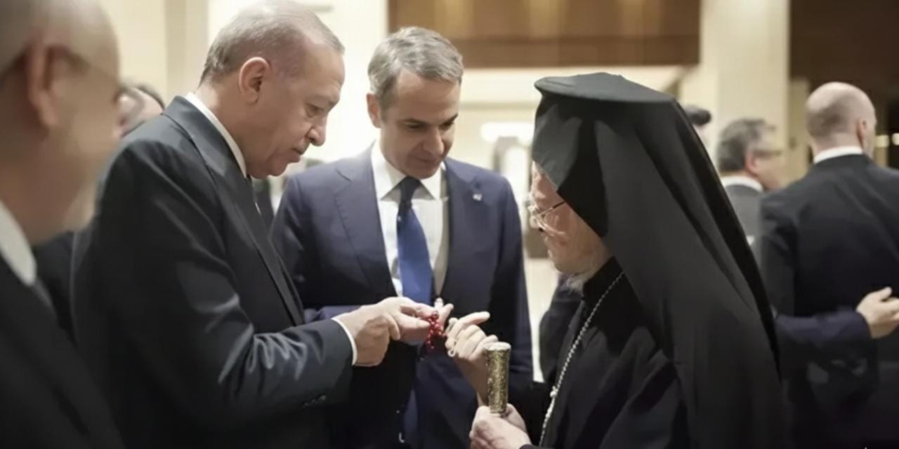 erdoganin-bartholomeosu-kiskandiran-hediyesi-micotakise-verdiginden-istedi-3.jpg