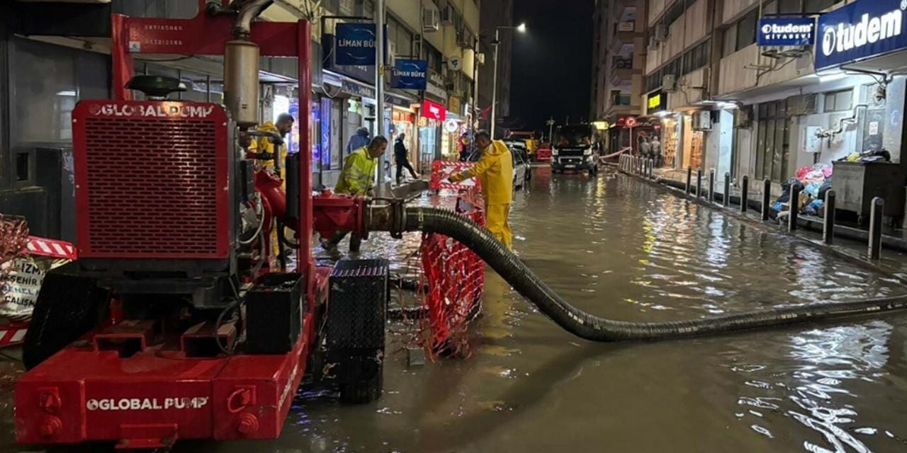 denizi-dereleri-tasiran-saganak-ve-firtina-6-sehri-alarma-gecirdi-vatandaslar-tahliye-edildi-2.jpg