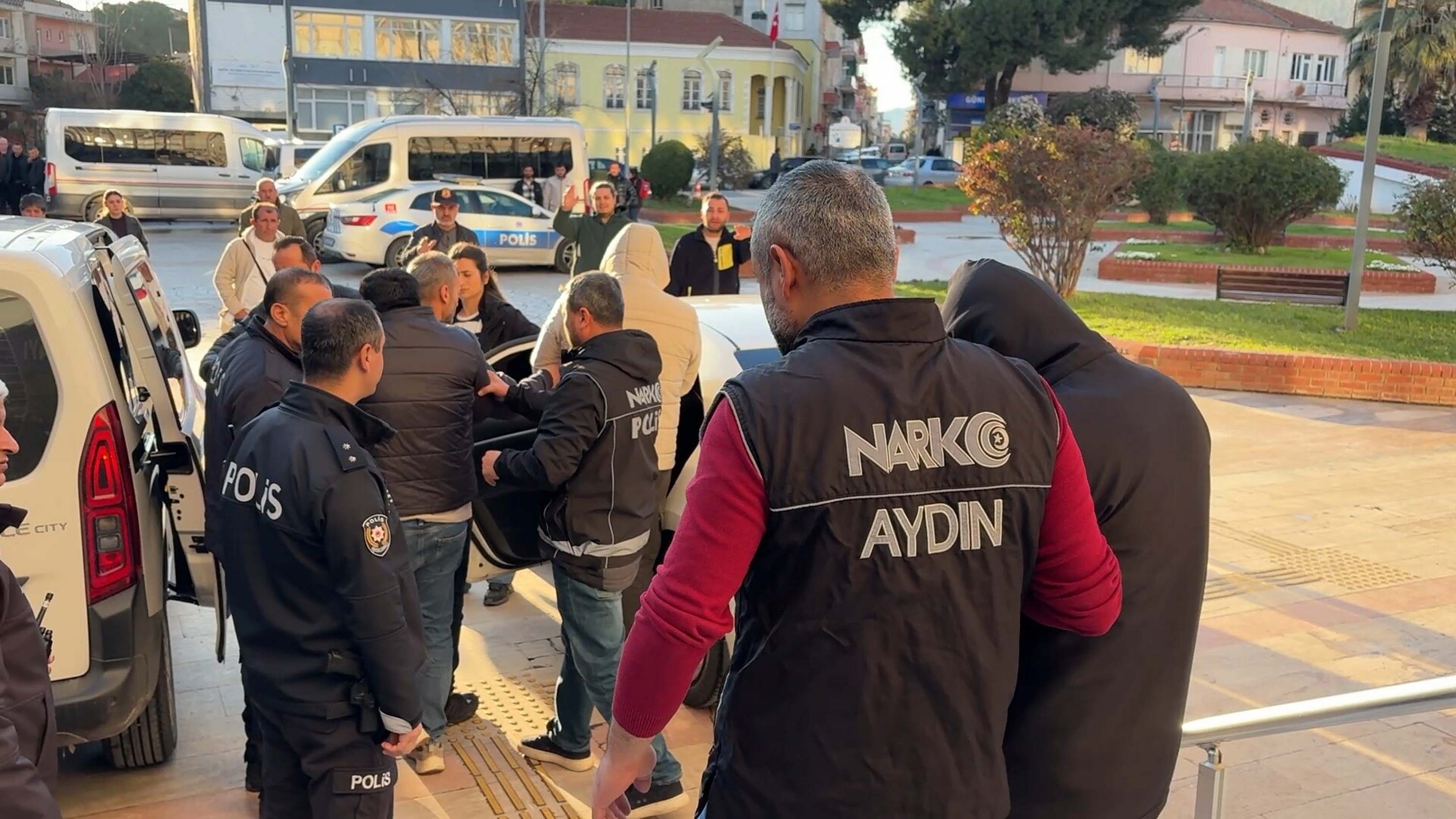 aydinda-uyusturucu-operasyonuna-3-tutuk-1185946-352352.jpg
