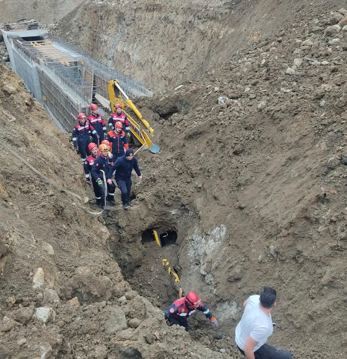 gocuk-altinda-kalan-operator-kurtarildi-1185878-352328.jpg