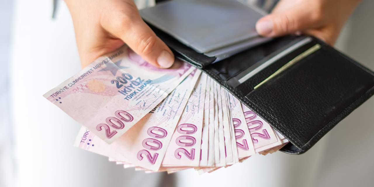 bayramda-calisanin-cebine-girecek-parayi-acikladi-haklarinizi-eksiksiz-alin-diyerek-uyardi-3.jpg