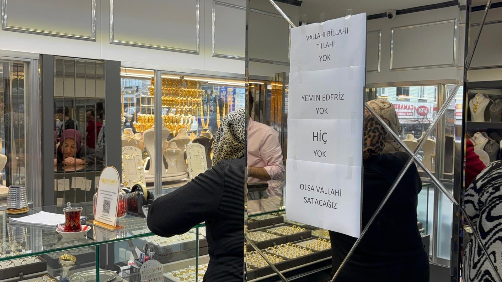 kuyumcu-satacak-altin-kalmayinca-dukkani-1226905-364874.jpg