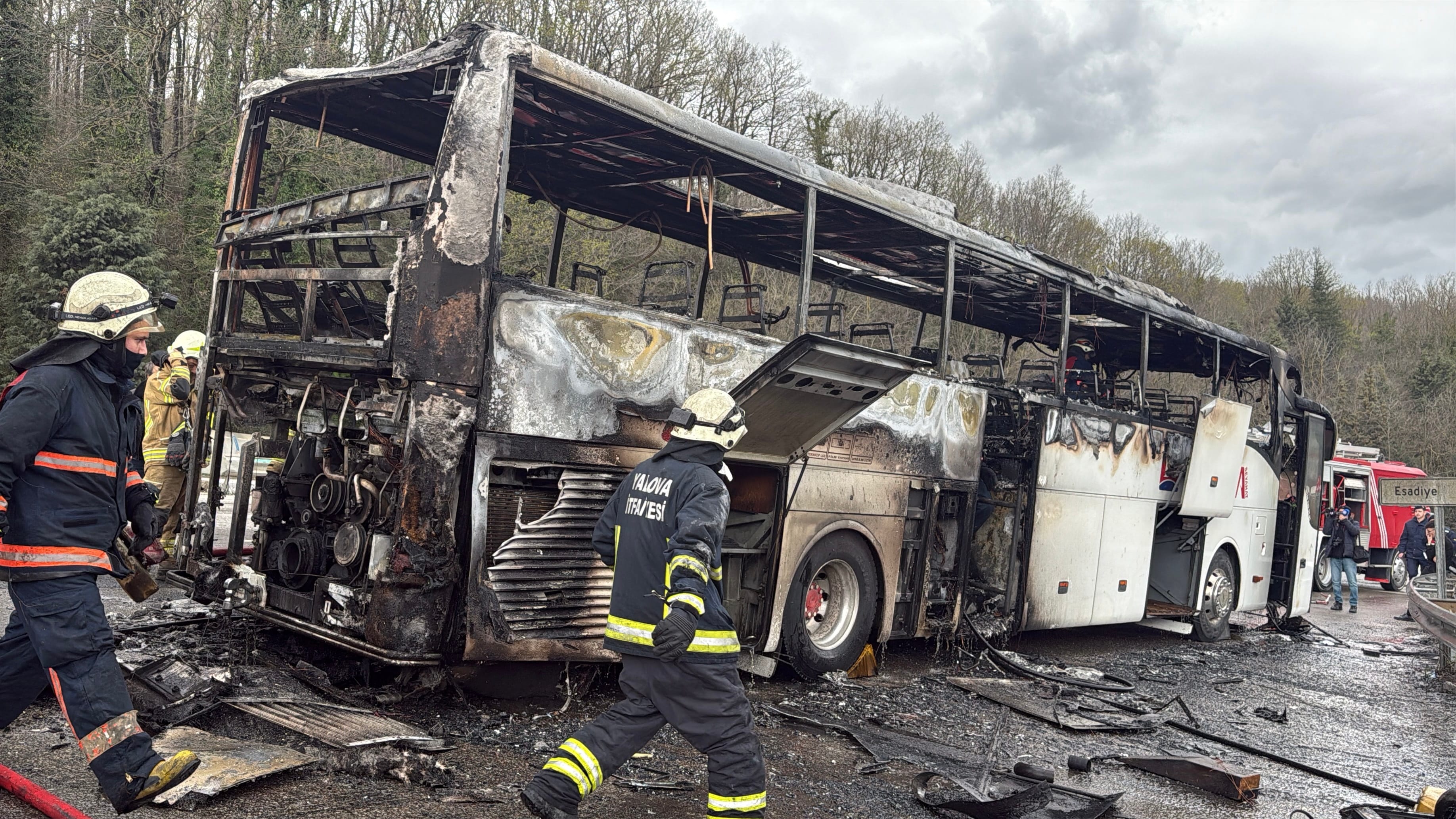 yalovada-yolcu-otobusu-alev-alev-yandi-1243168-369865.jpg