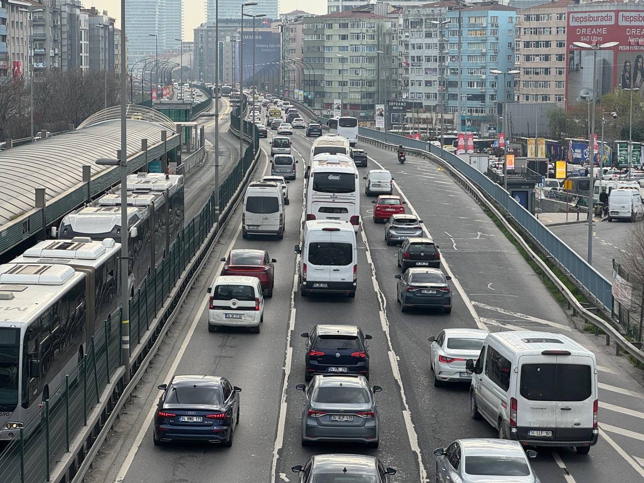 aa-20260408-41044993-41044990-istanbulda-trafik-yogunlugu-goruldu.jpg