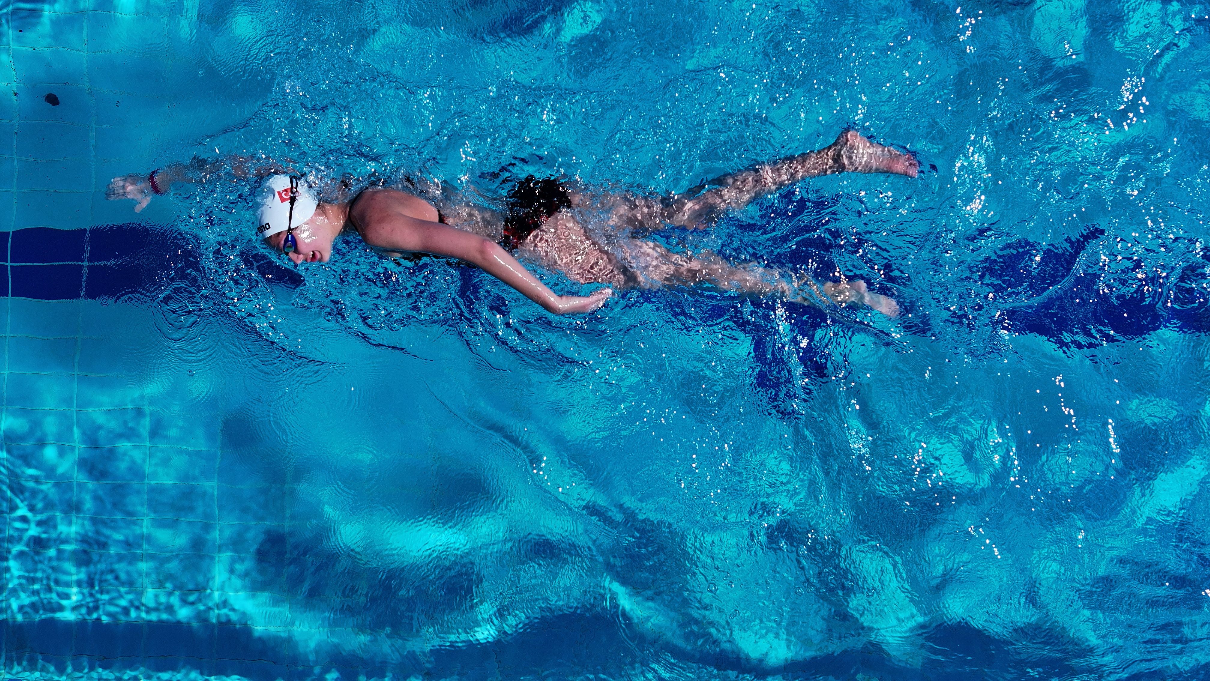 aa-20260409-41058361-41058355-olimpiyat-sampiyonu-rouwendaal-milli-yuzucu-su-inali-kursu-icin-hazirliyor.jpg