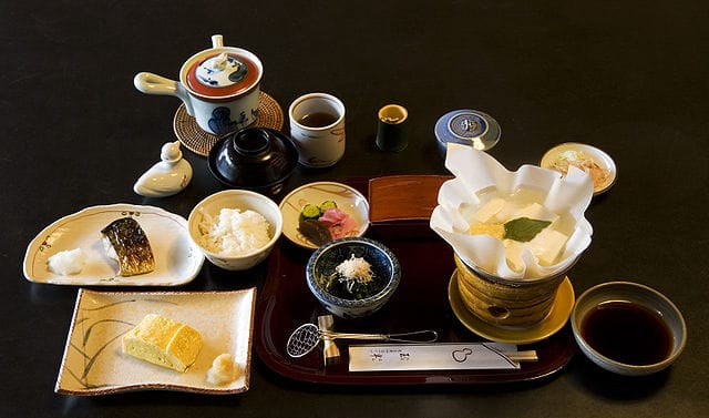 640px-breakfast-at-tamahan-ryokan-kyoto.jpg