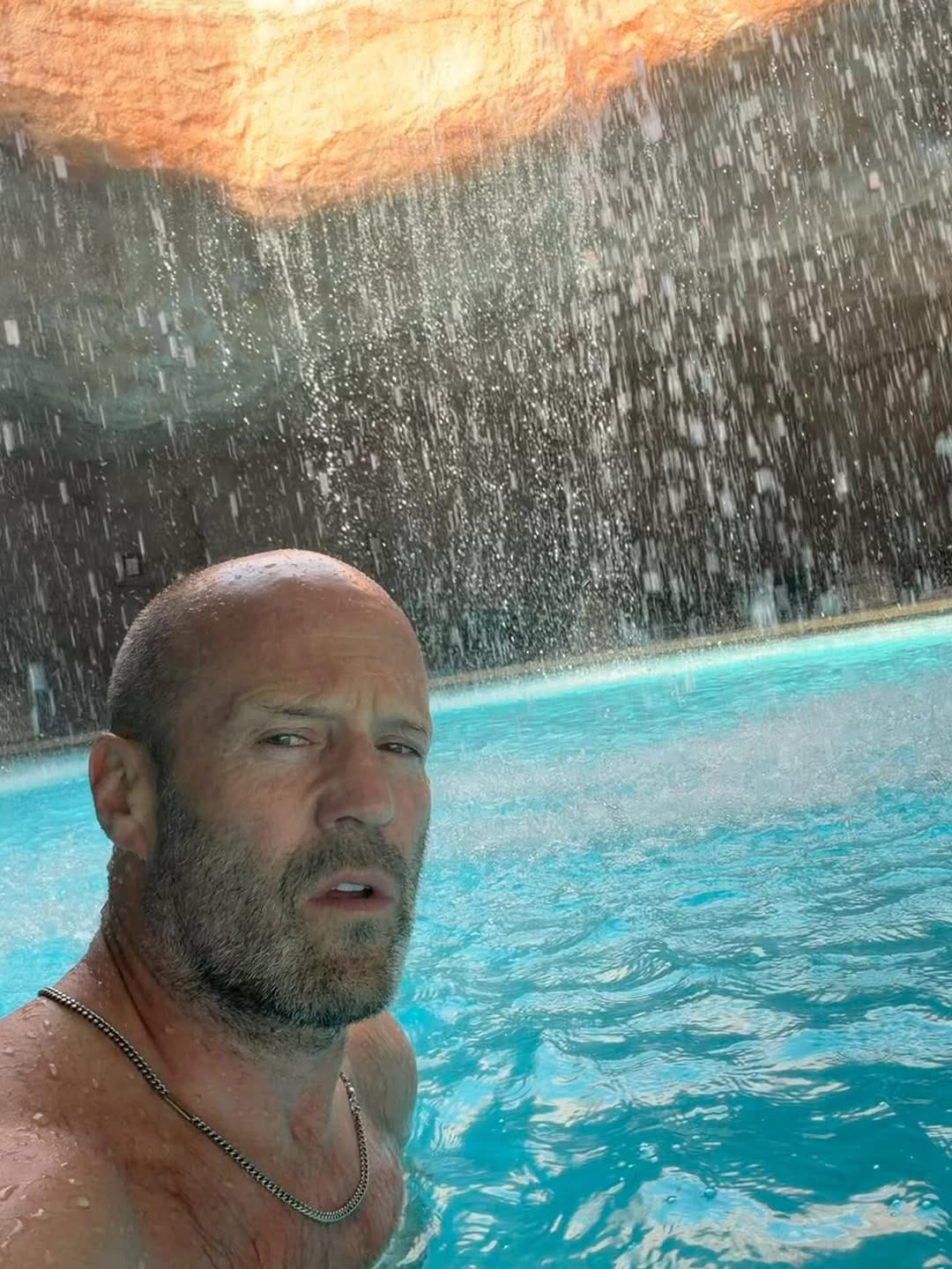 jason-statham-yine-antalyayi-secti-paylasimi-olay-oldu-5.jpg