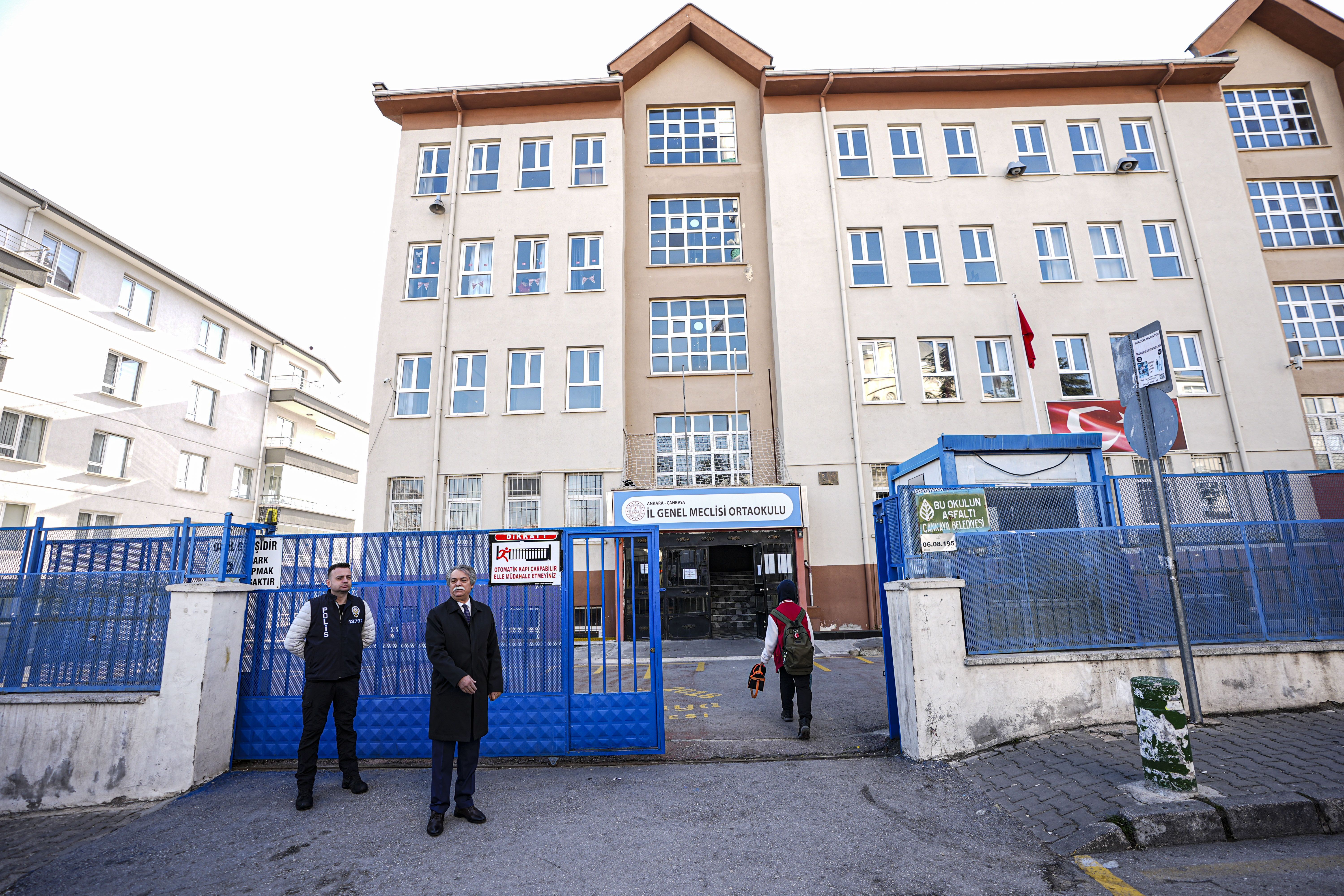 aa-20260416-41118610-41118605-ulke-genelinde-okullarda-guvenlik-tedbirleri-artirildi.jpg