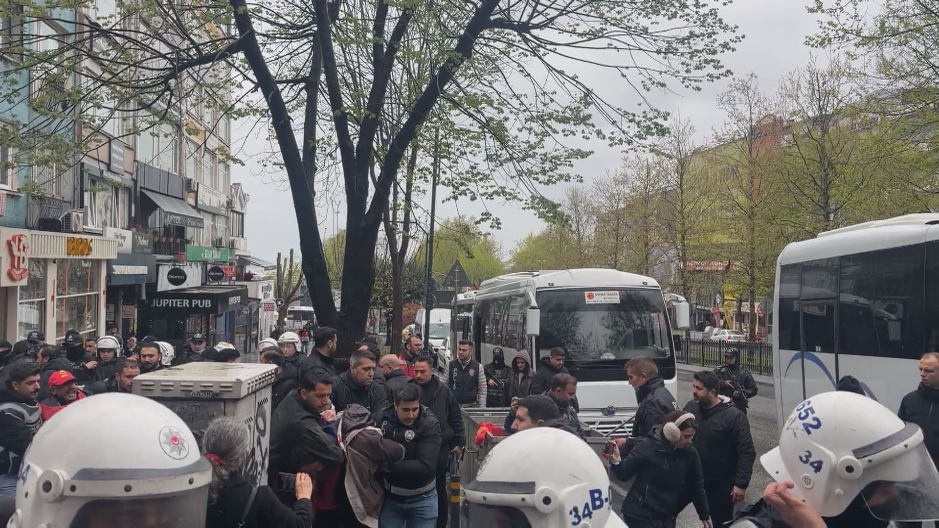 besiktasta-izinsiz-gosteriye-polis-muda-1287162-383022-1.jpg