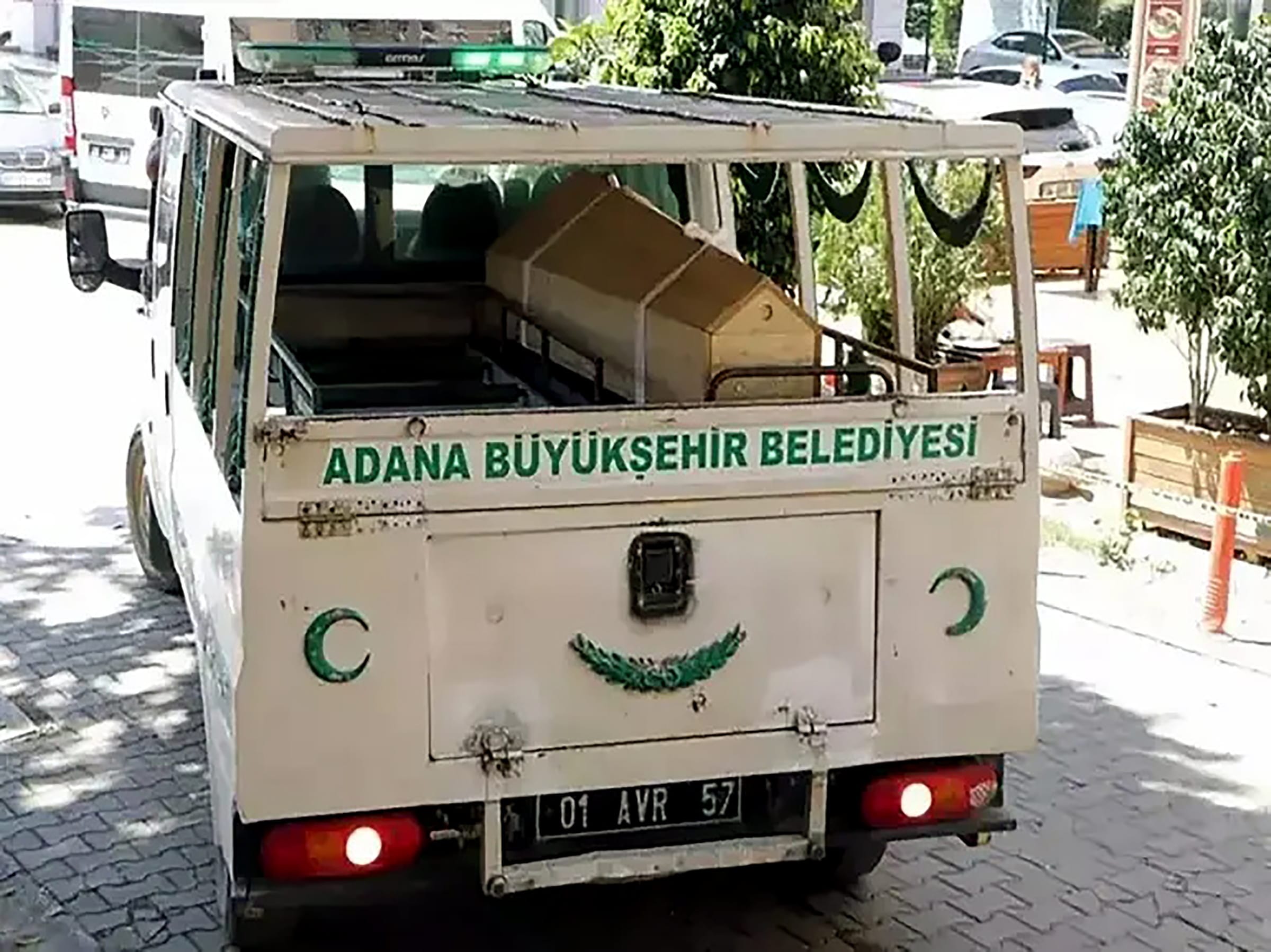 sanal-medya-unlusu-yagmurun-annesi-kiz-1290438-383876-001.jpg