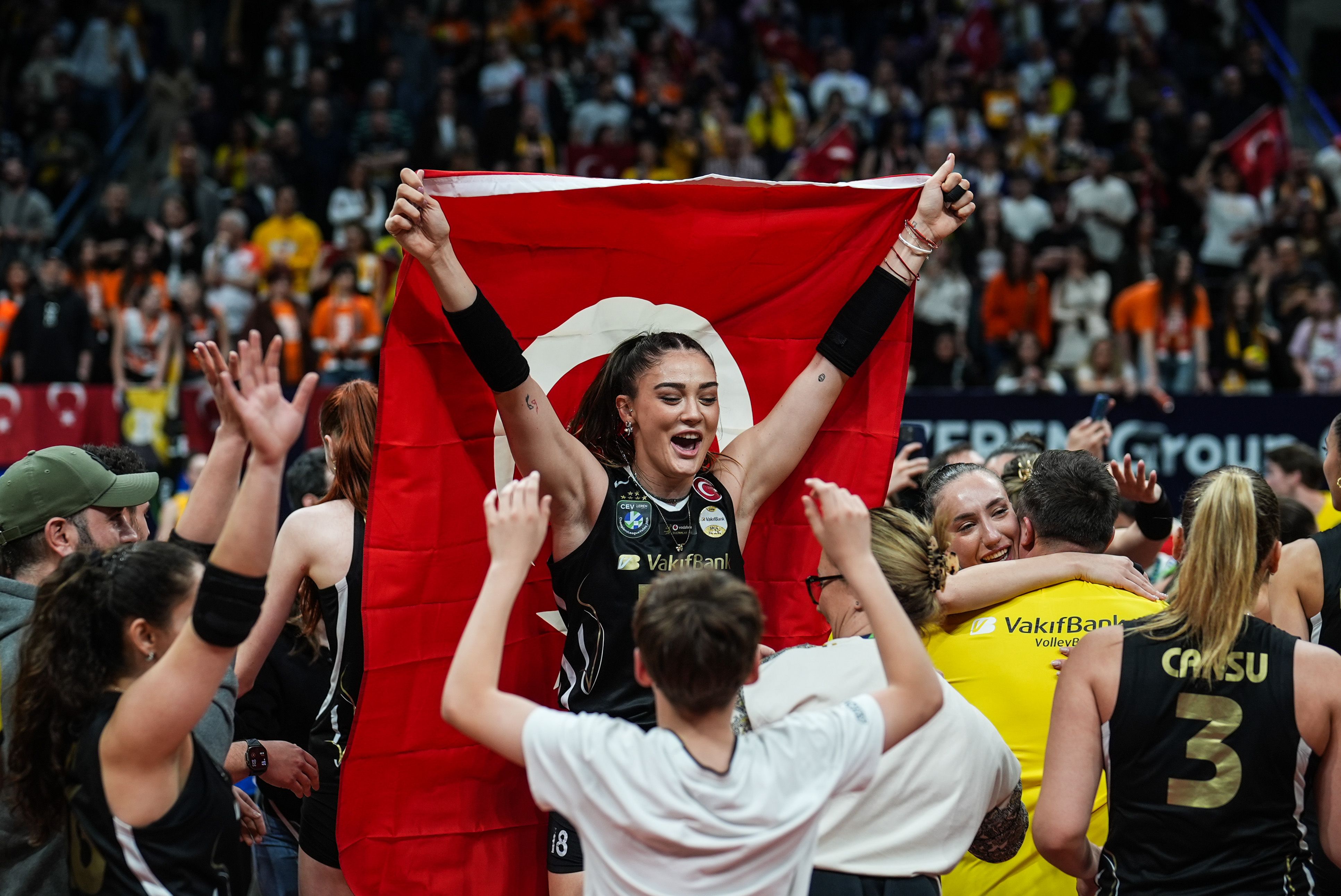aa-20260503-41281300-41281298-eczacibasi-dynavit-vakifbank.jpg