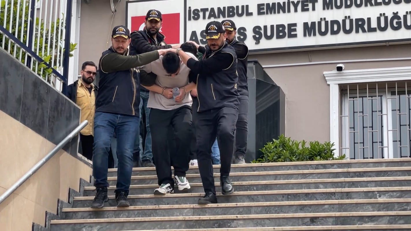 beylikduzunde-otomobilde-silahla-vurulm-1293553-384810.jpg