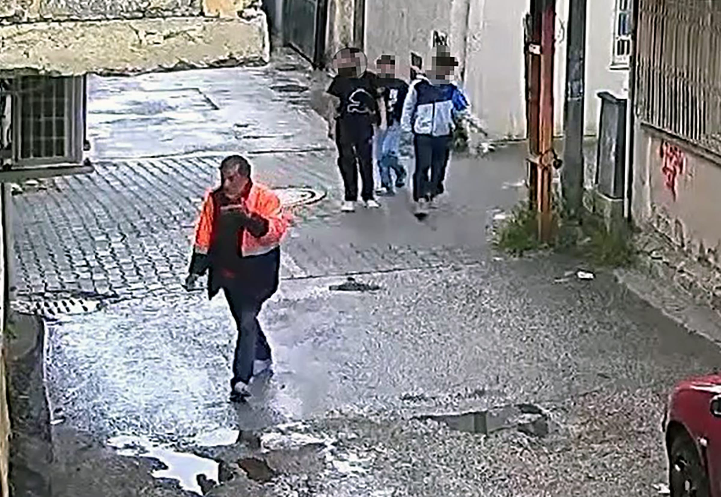 sokakta-evsizi-yumruklayan-cocuga-ev-hap-1294602-385137.jpg