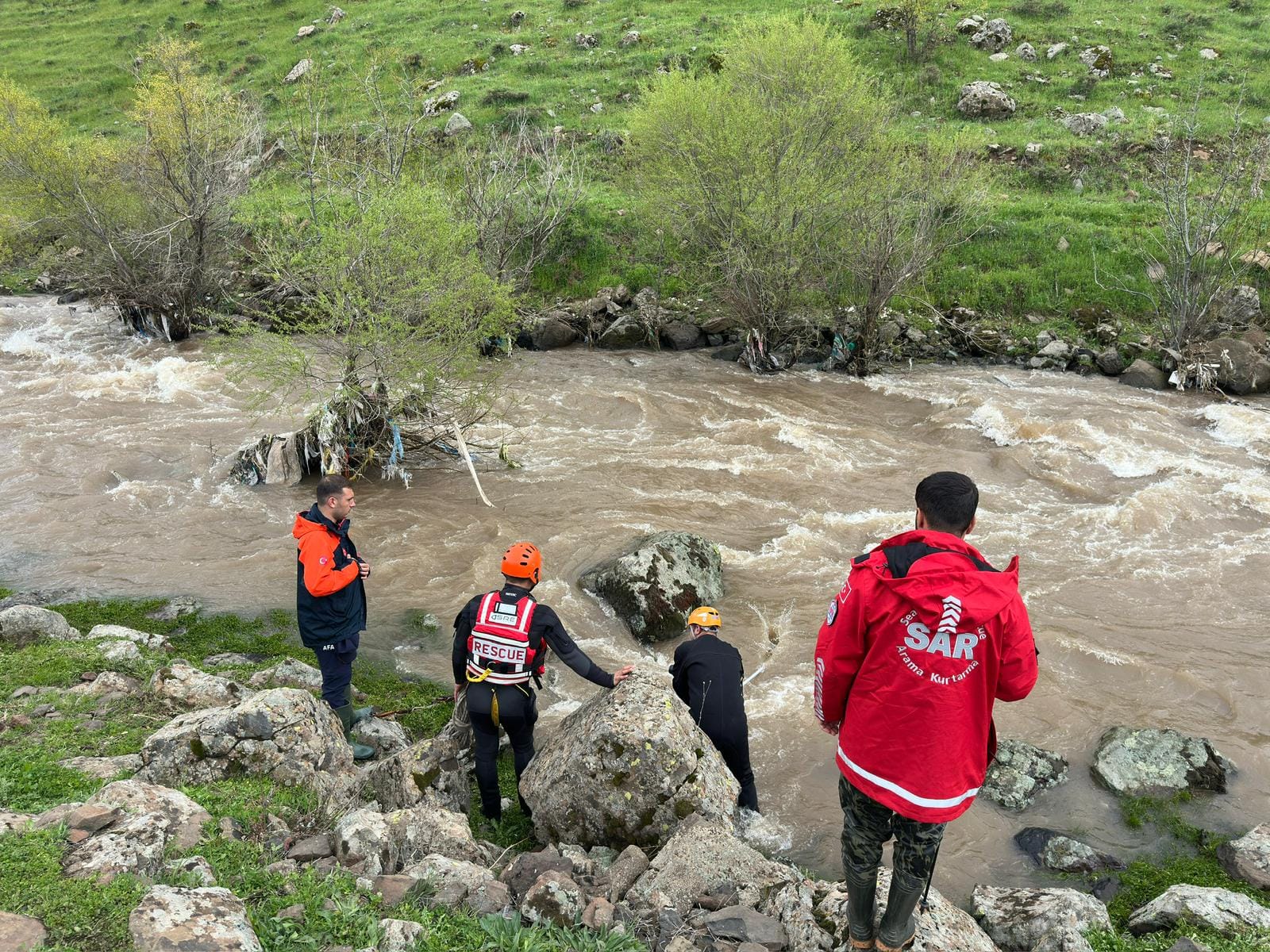 aa-20260506-41302481-41302480-bingolde-kayip-emekli-ogretmeni-arama-calismalari-suruyor.jpg