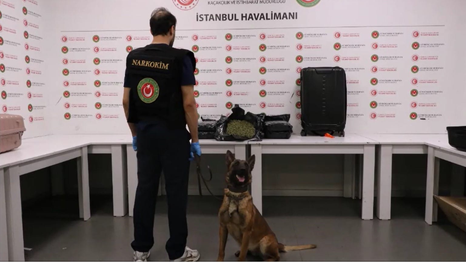 istanbul-havalimaninda-19-kilogram-uyus-1297094-385853.jpg